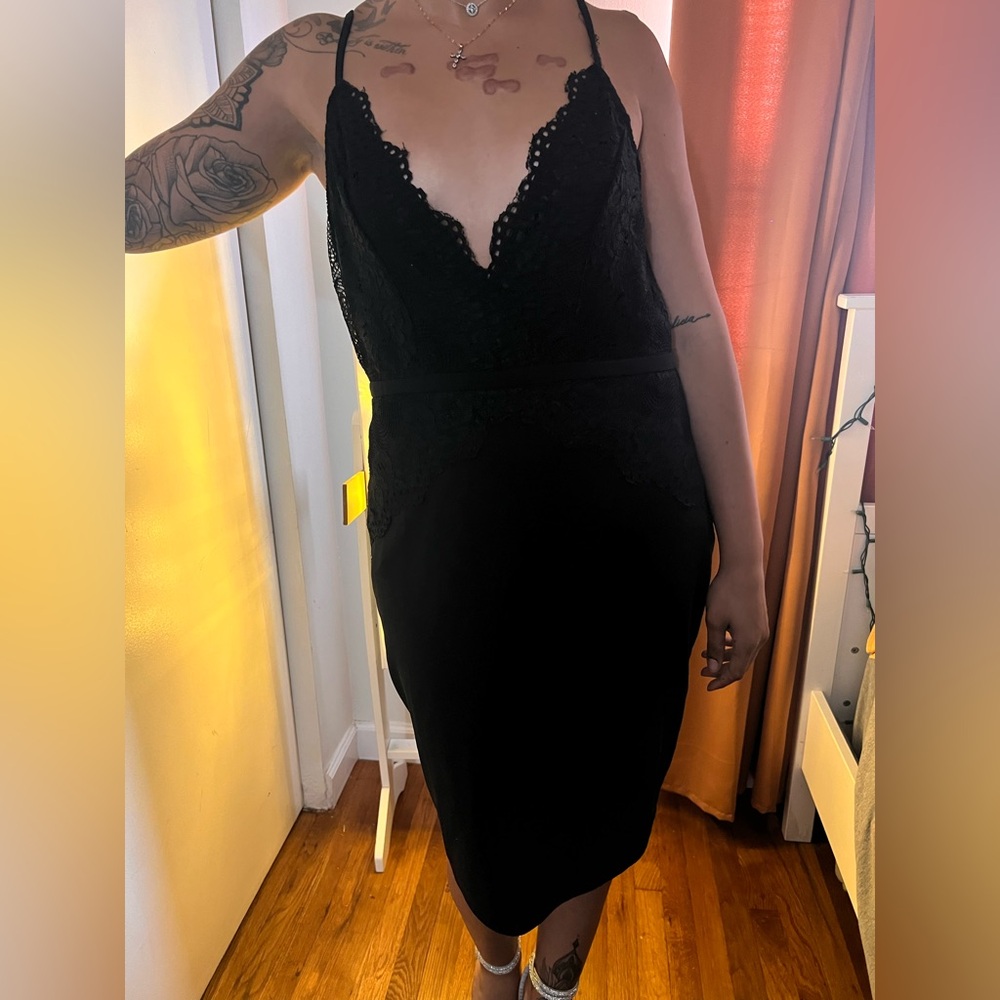 IRIS Black Lace Midi Dress - Picture 3 of 10